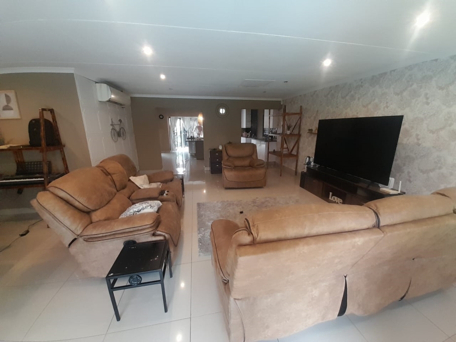 3 Bedroom Property for Sale in Safari Gardens North West